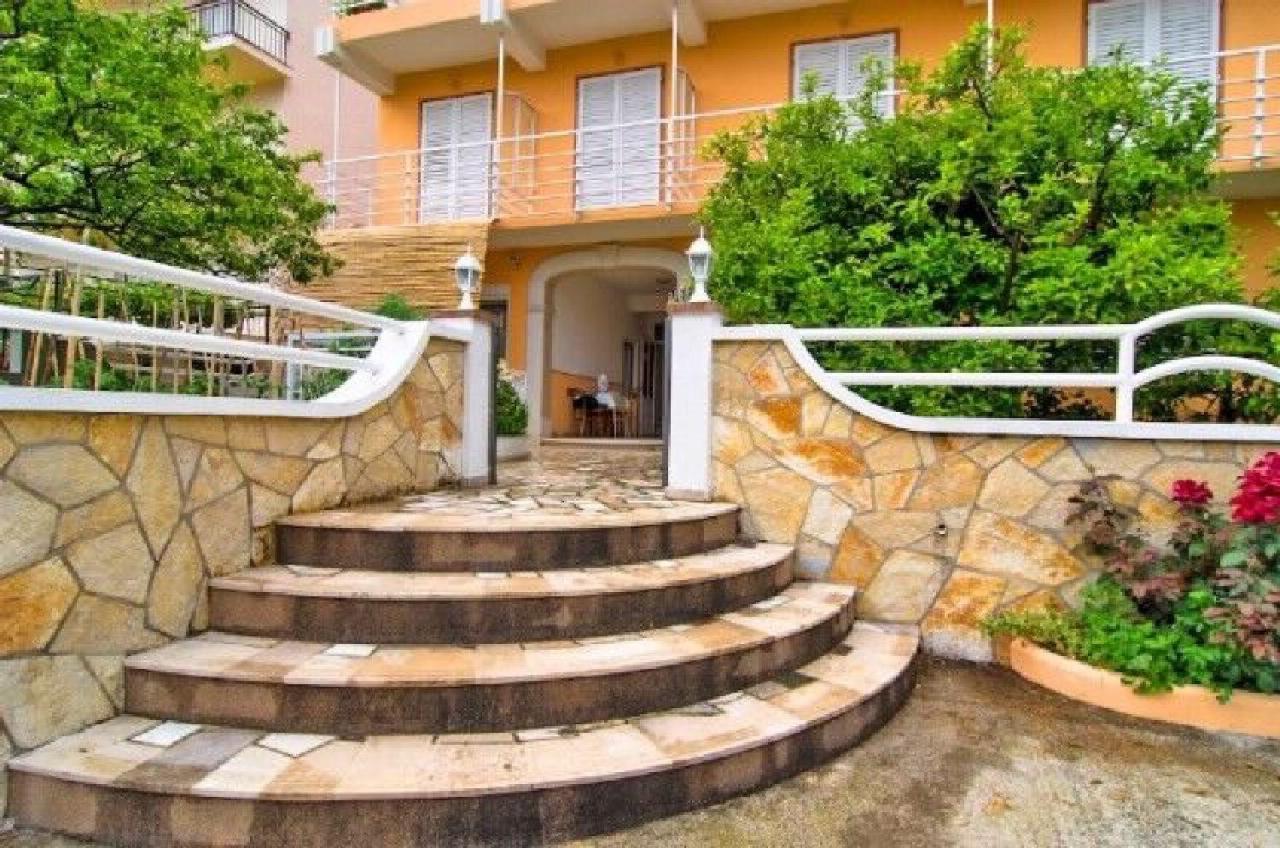 Apartments Josko Gradac  Bagian luar foto